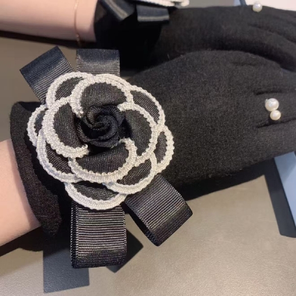 <AUTHENTIC>Chanel Camellia Wool Gloves Black - Picture 6 of 7